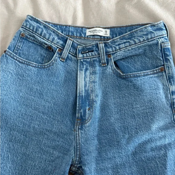 Abercrombie 90s relaxed high rise jean - Picture 3 of 6